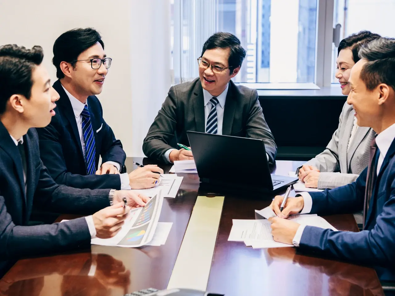 Business meeting highlighting language choice in Mandarin- and Cantonese-speaking markets.