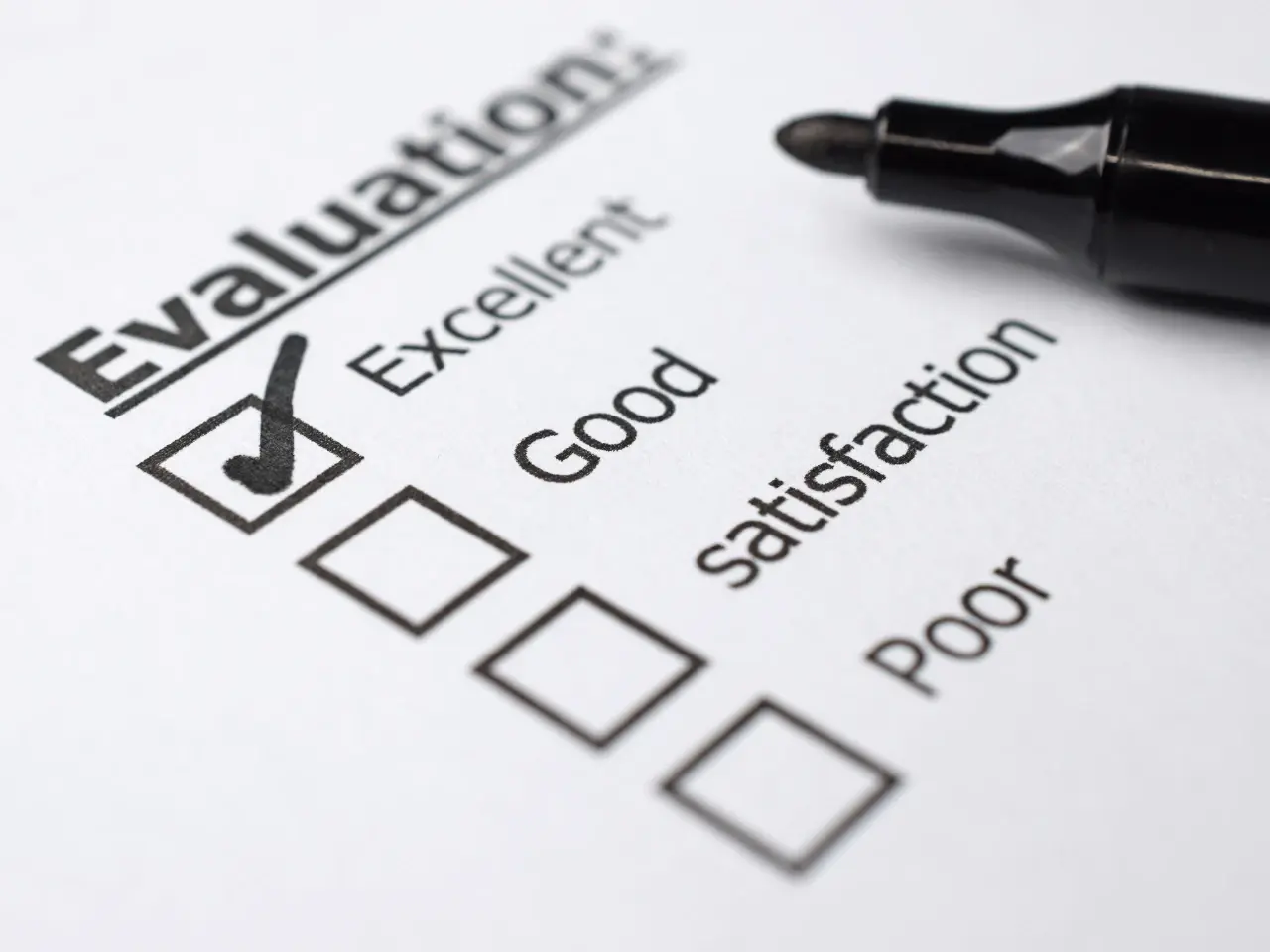 Evaluation checklist with a box marked Excellent, symbolizing business compliance and successful francization in Quebec.