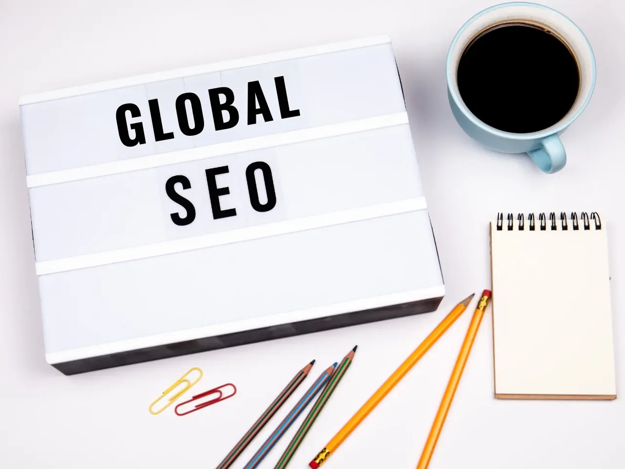 Desk setup with a “Global SEO” sign symbolizing international search engine optimization.