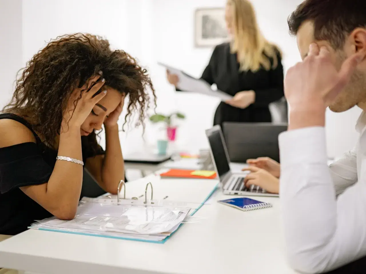 Frustrated team members highlighting common international SEO agency red flags.