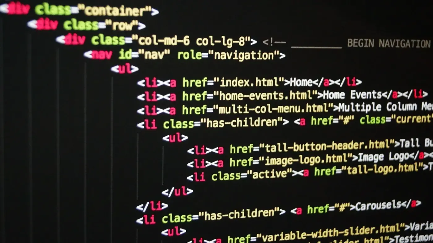 HTML code showing hreflang tags for multilingual SEO targeting.