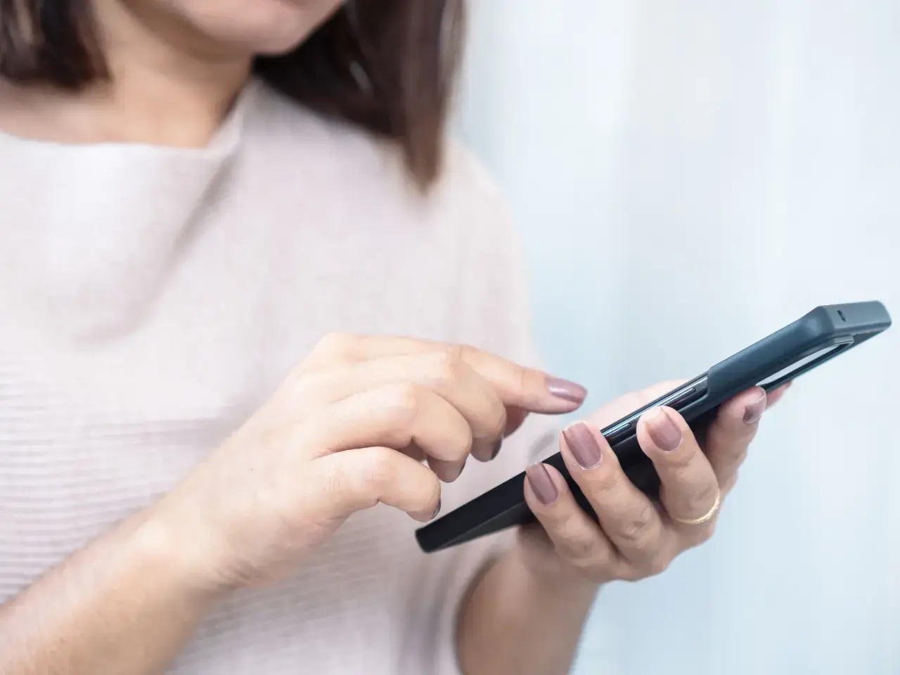 Mobile user testing AI translation output for short business or website text.